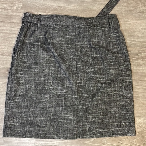 LOFT Outlet Gray Paper Bag Skirt with Belt. Size 12P - Picture 5 of 5
